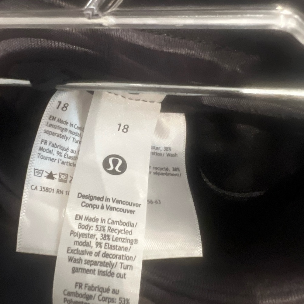 lululemon Softstreme ™ HR
Straight-Leg Crop 24 - Picture 7 of 9